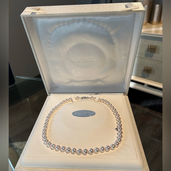 Brand New in Box Mikimoto Reserve 8.5 x 8 Akoya Pearl Strand Necklace - Picture 1 of 8